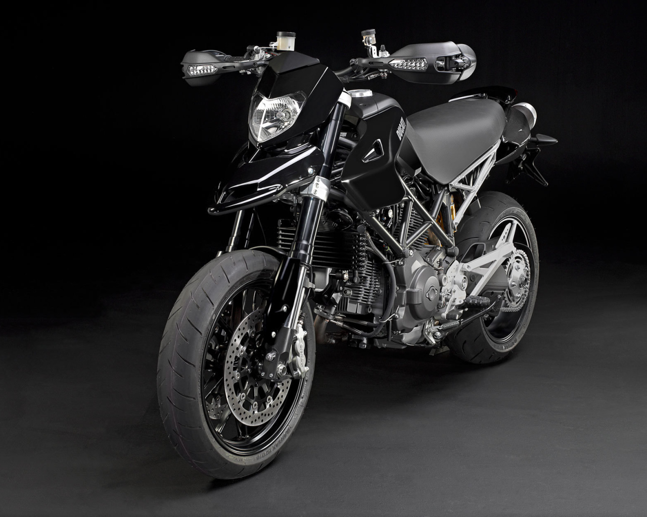 Красивый мотоцикл Ducati Hypermotard SP