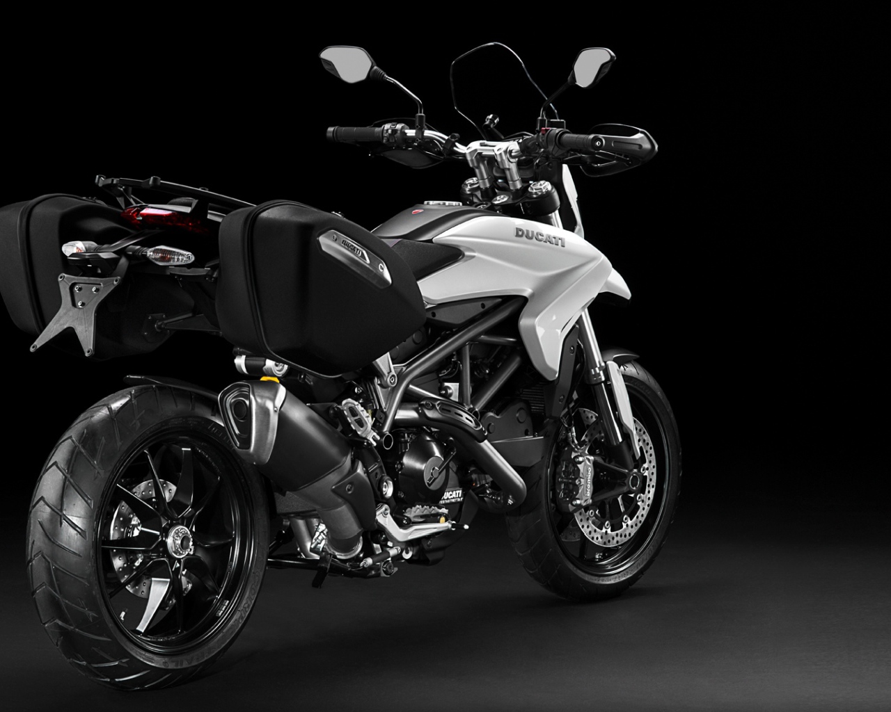 Красивый мотоцикл Ducati Hyperstrada