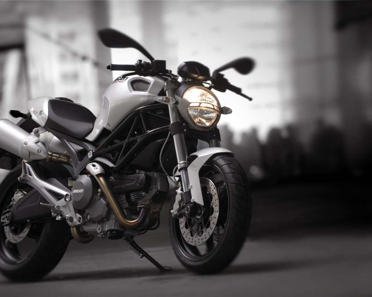 Красивый мотоцикл Ducati Monster 1200