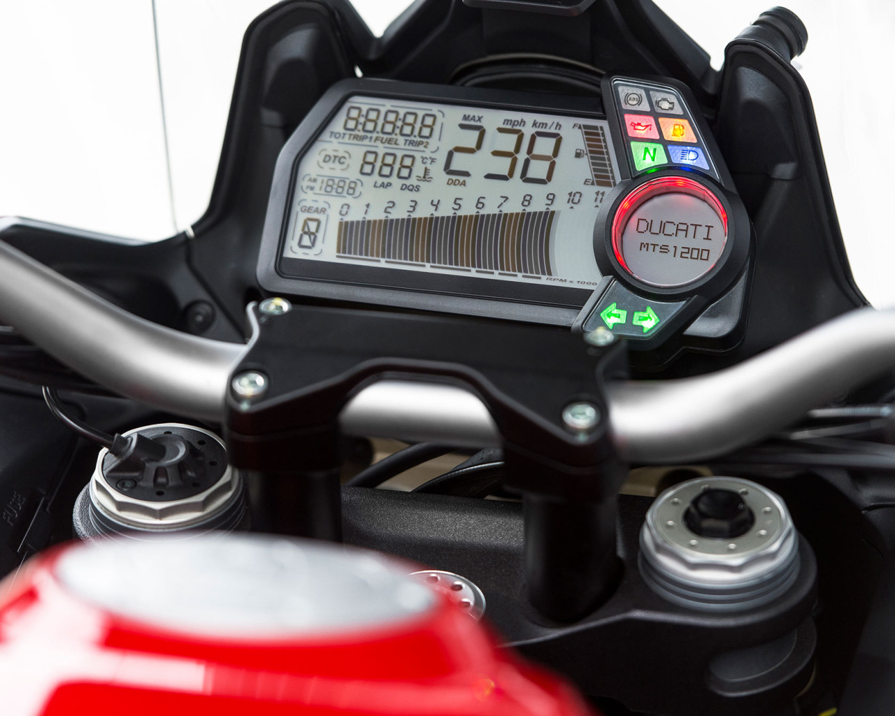 Красивый мотоцикл Ducati Multistrada 1200 S Granturismo