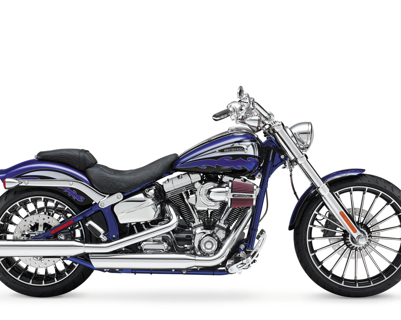 Красивый мотоцикл Harley-Davidson CVO Breakout