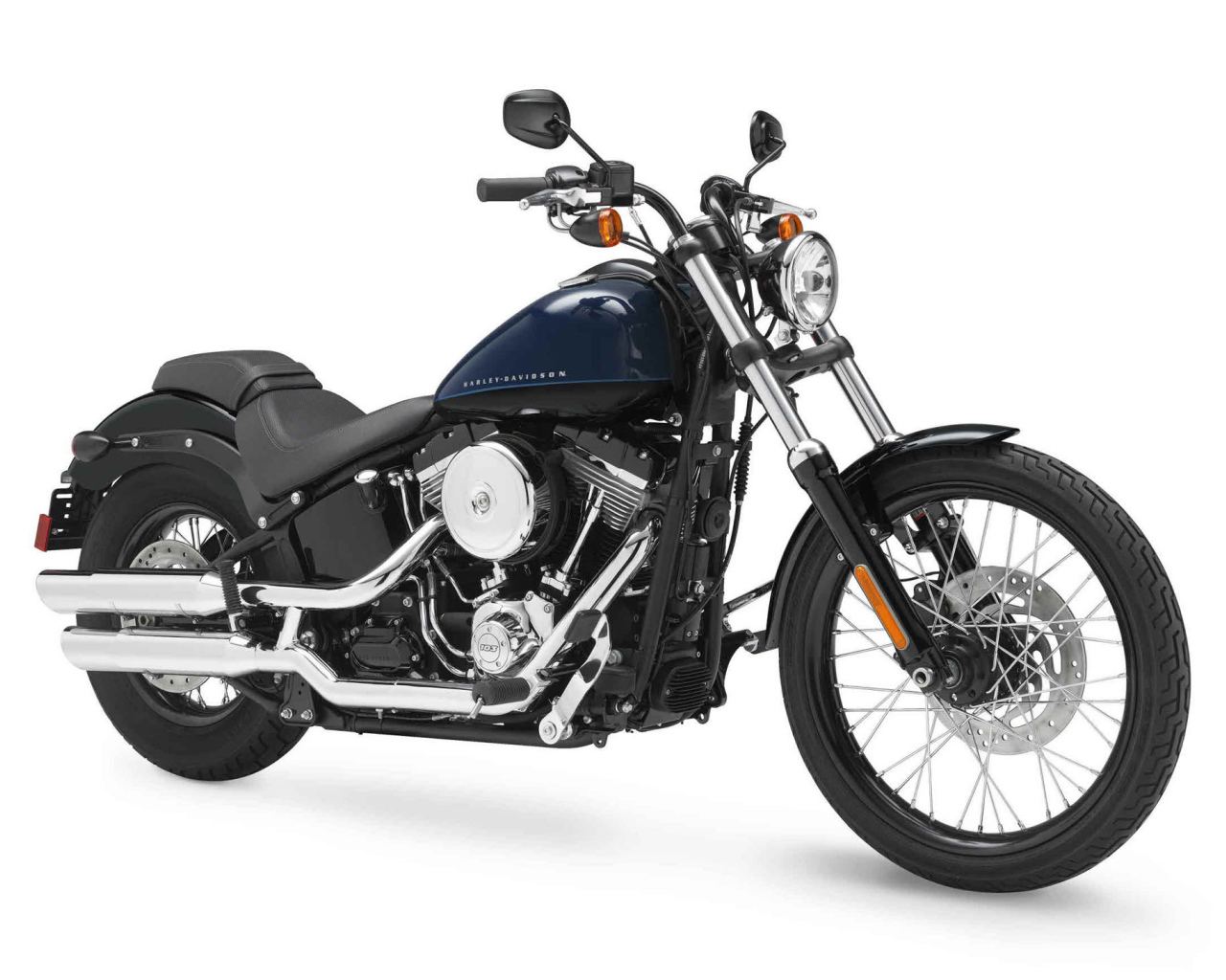 Красивый мотоцикл Harley-Davidson Softail Blackline