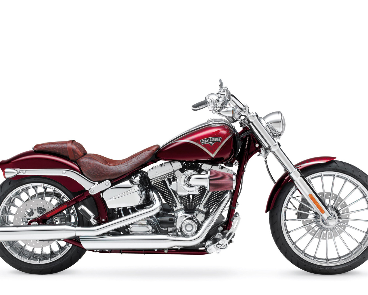 Красивый мотоцикл Harley-Davidson Softail Breakout
