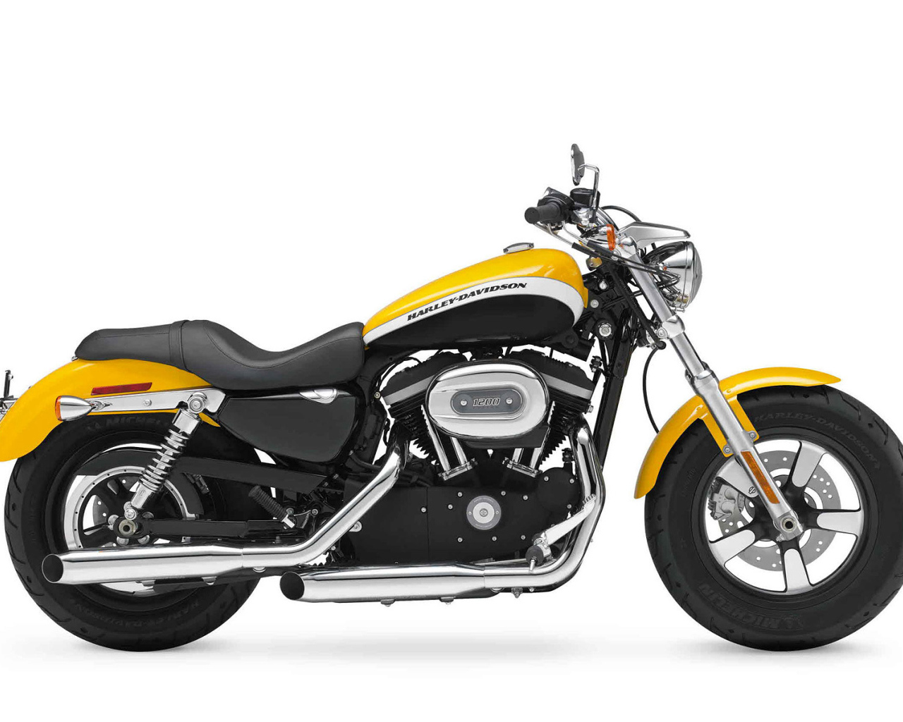 Красивый мотоцикл Harley-Davidson XL 1200X Sportster Forty-Eight