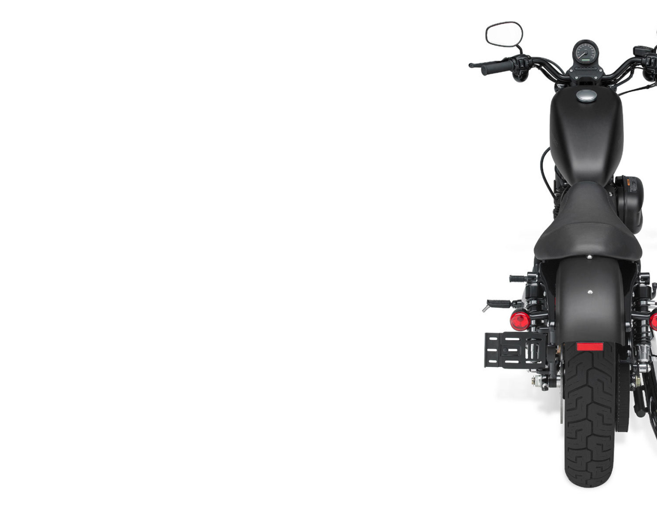 Красивый мотоцикл Harley-Davidson XL 883N Sportster Iron