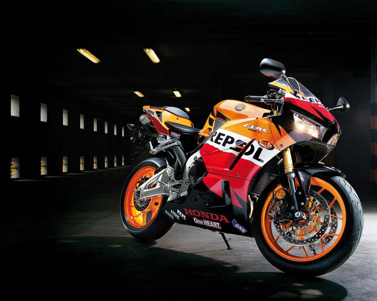 Красивый мотоцикл Honda CBR 600 RR