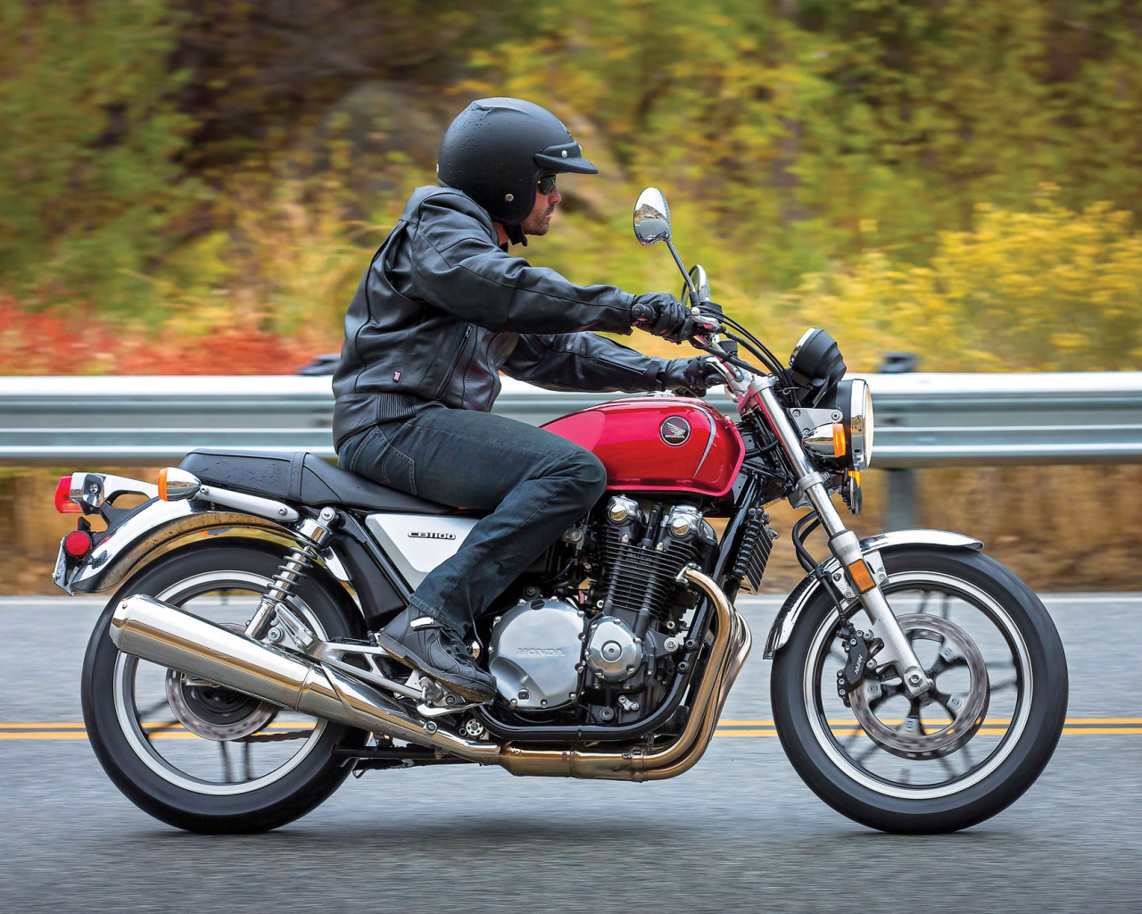 Красивый мотоцикл Honda CB 1100