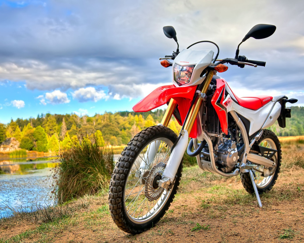 Красивый мотоцикл Honda CRF 250 L