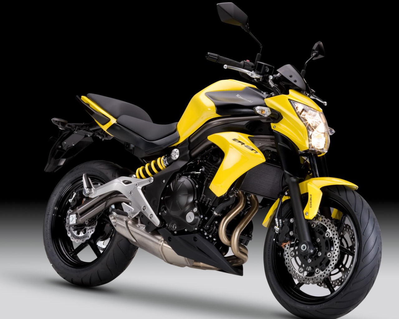 Красивый мотоцикл Kawasaki ER-6n