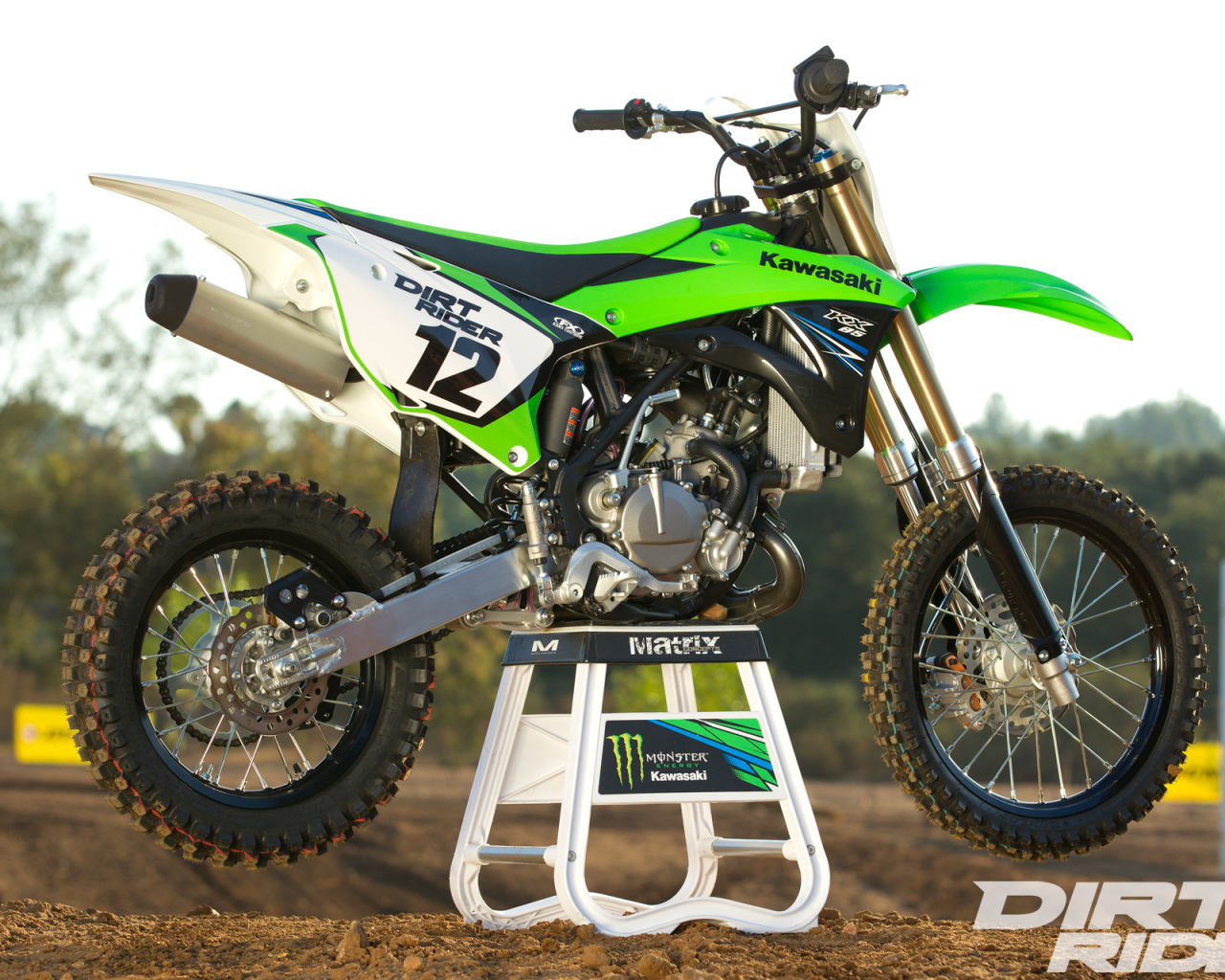 Красивый мотоцикл Kawasaki KX 85-II