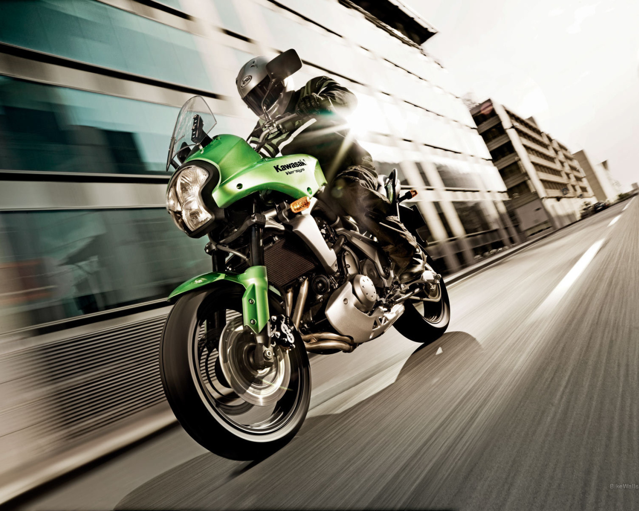 Красивый мотоцикл Kawasaki Versys