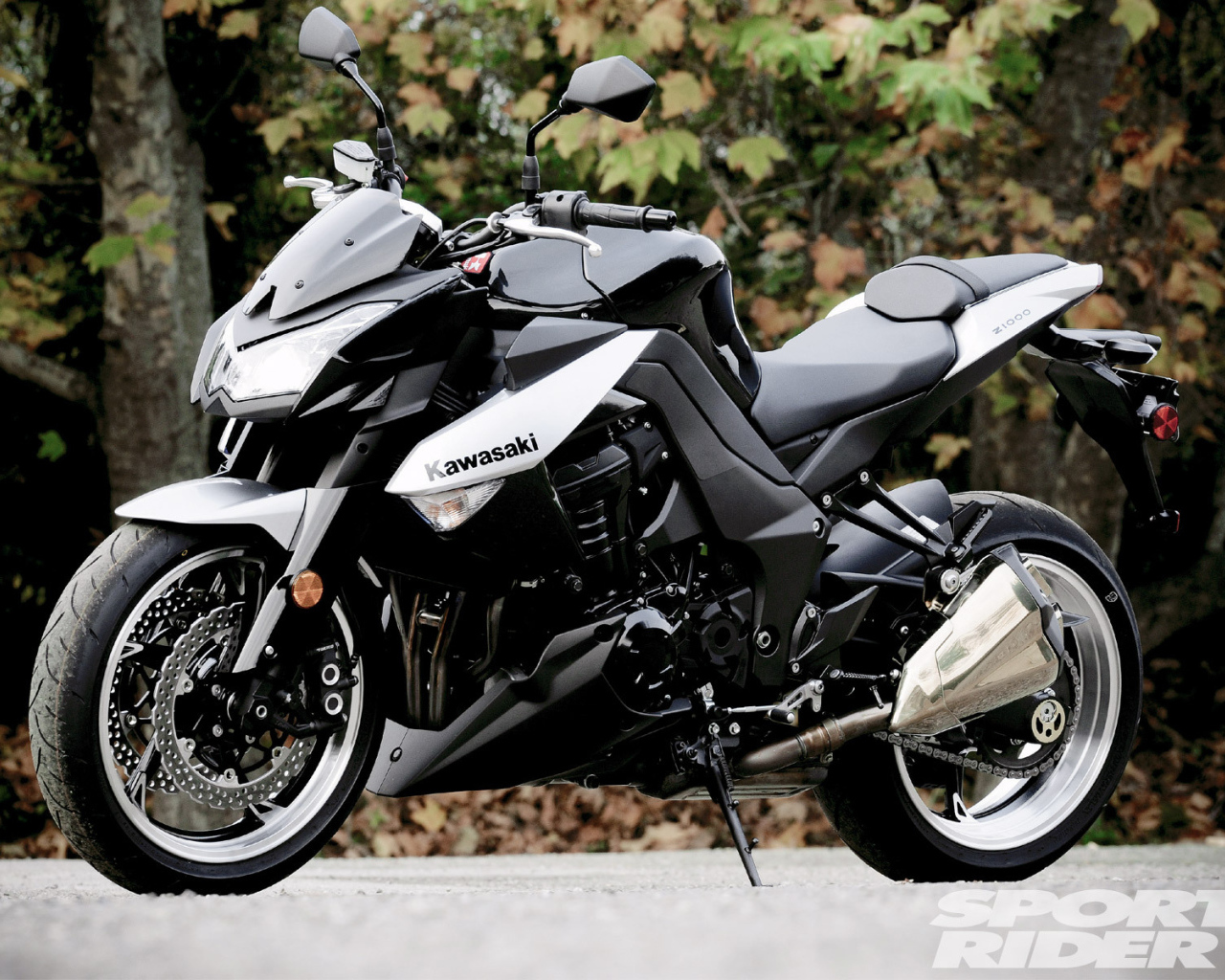 Красивый мотоцикл Kawasaki Z 1000