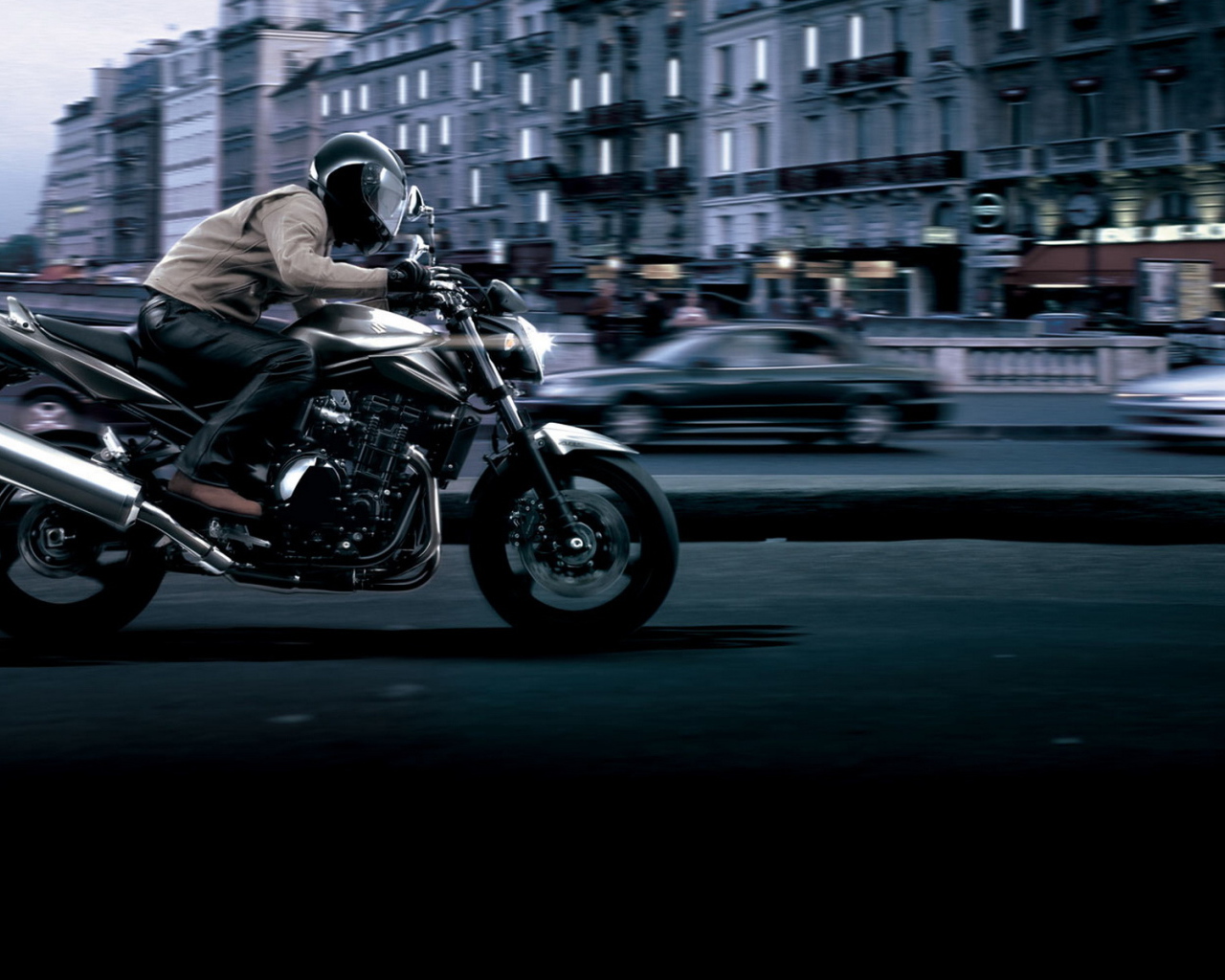 Красивый мотоцикл Suzuki  GSF 650