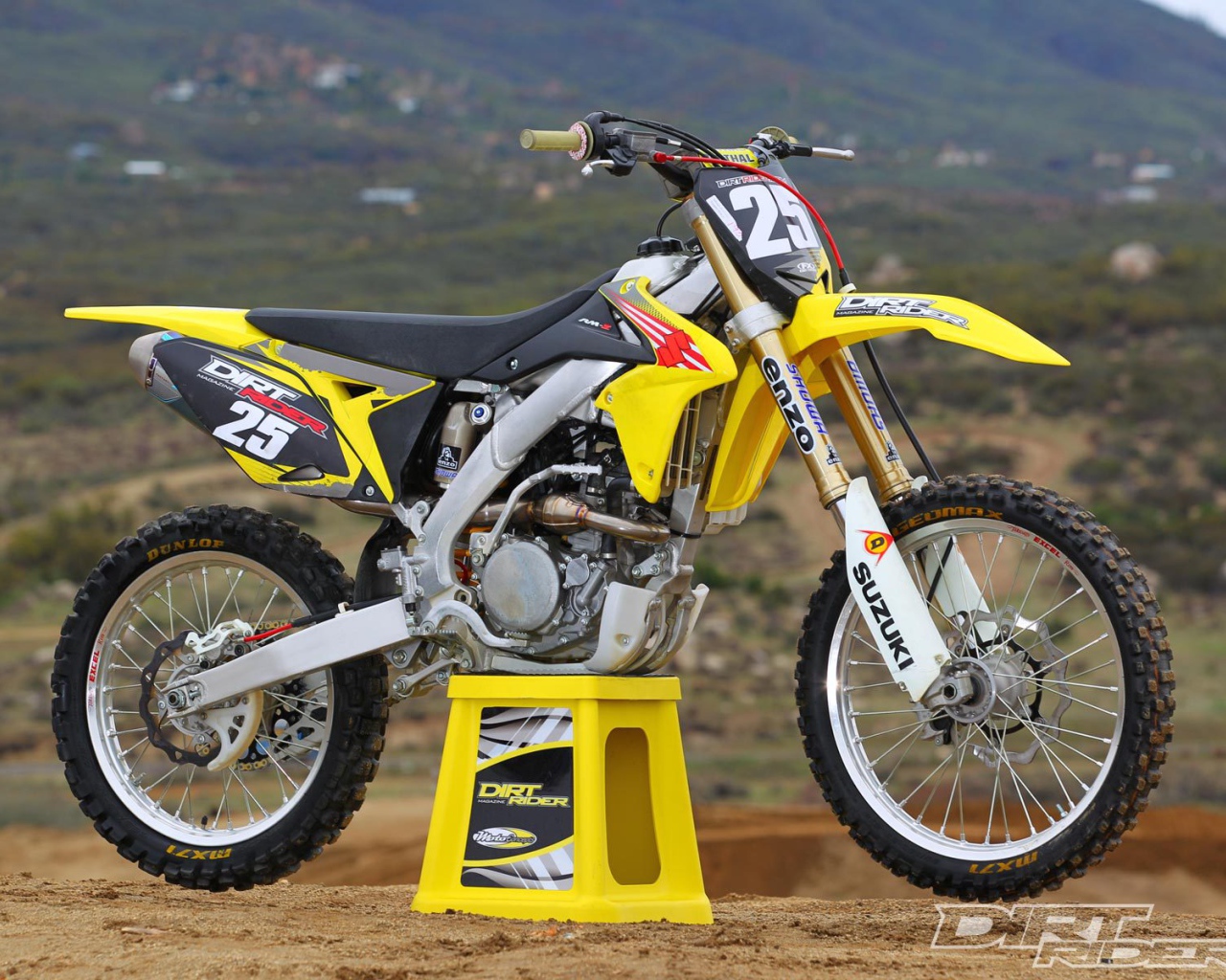 Красивый мотоцикл Suzuki RM-Z 250