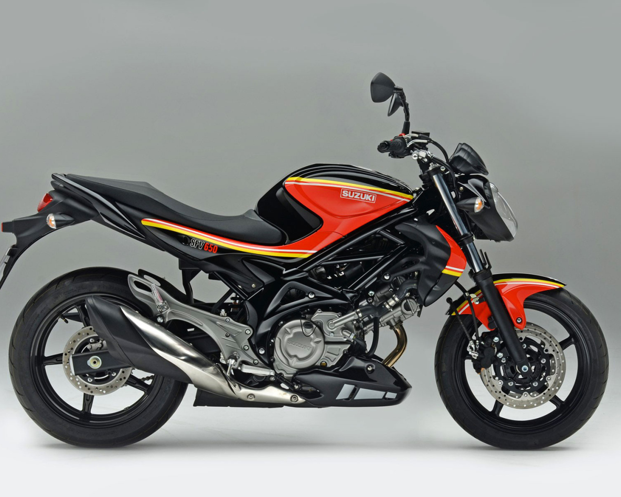 Красивый мотоцикл Suzuki SFV 650