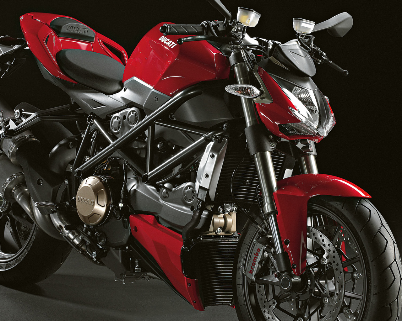 Красивый мотоцикл в москве Ducati Streetfighter 848