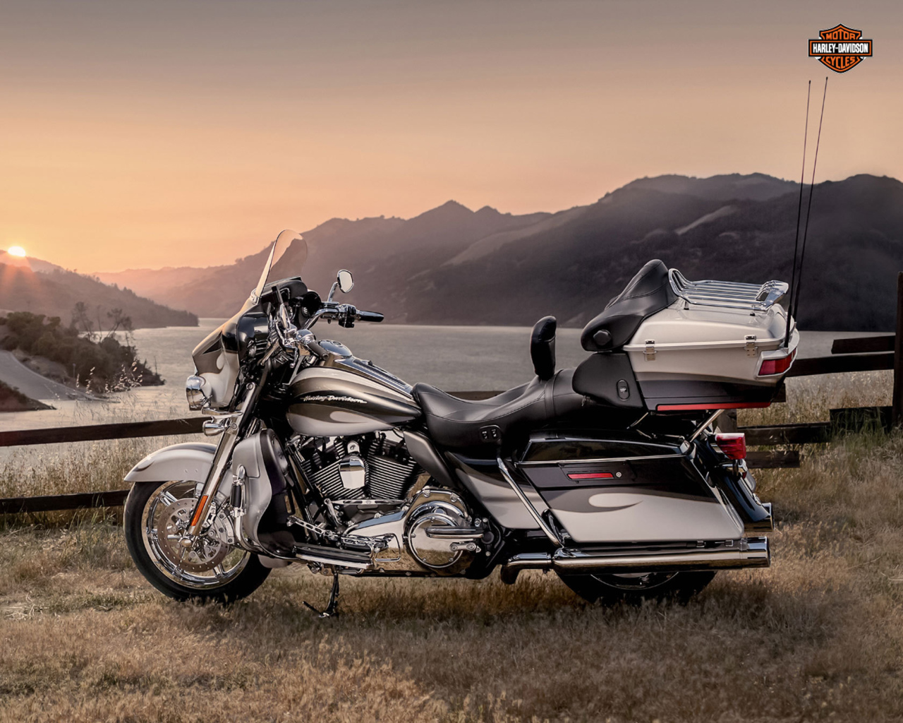 Красивый мотоцикл в москве Harley-Davidson CVO Electra Glide Ultra Classic