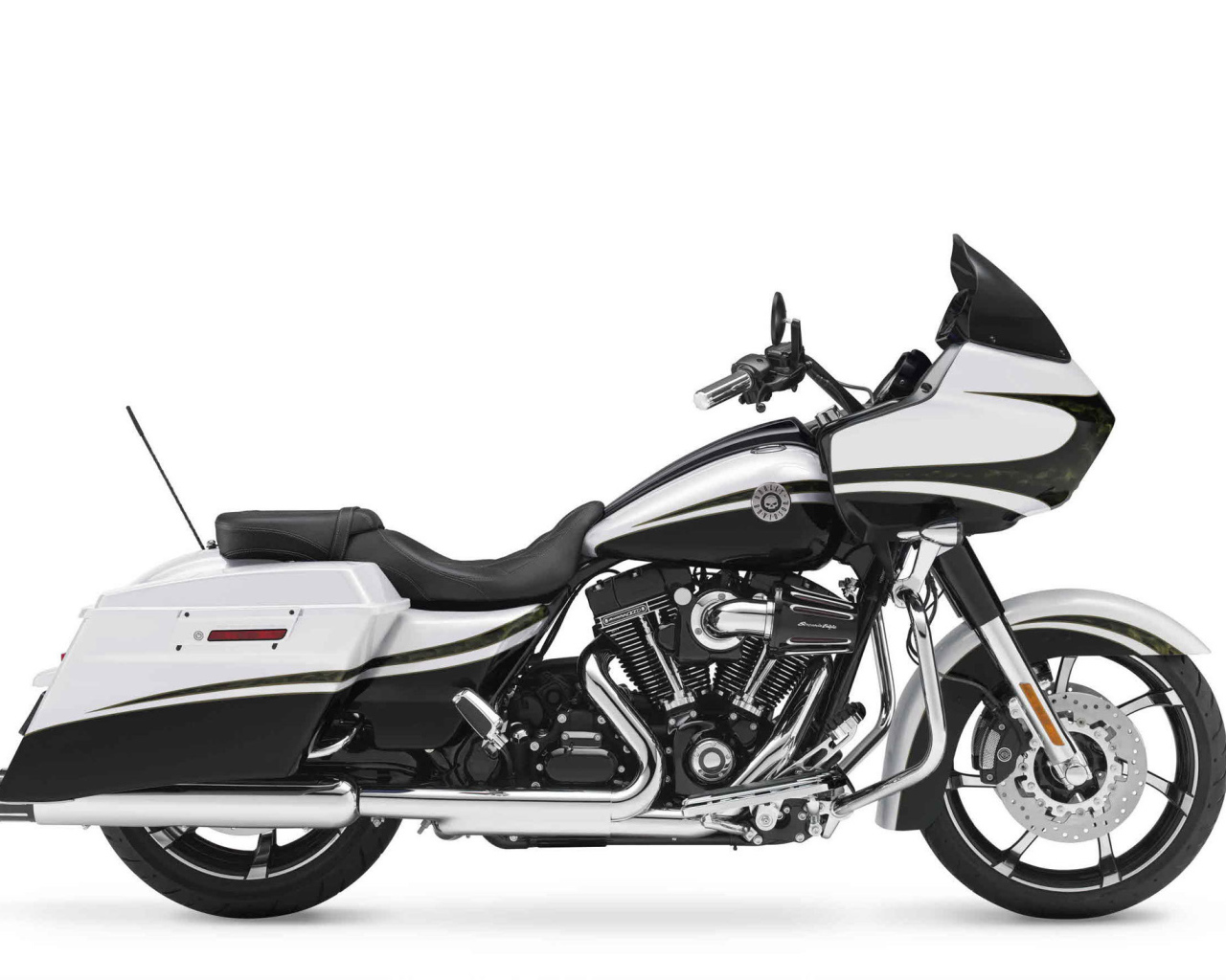 Красивый мотоцикл в москве Harley-Davidson CVO Road Glide Custom