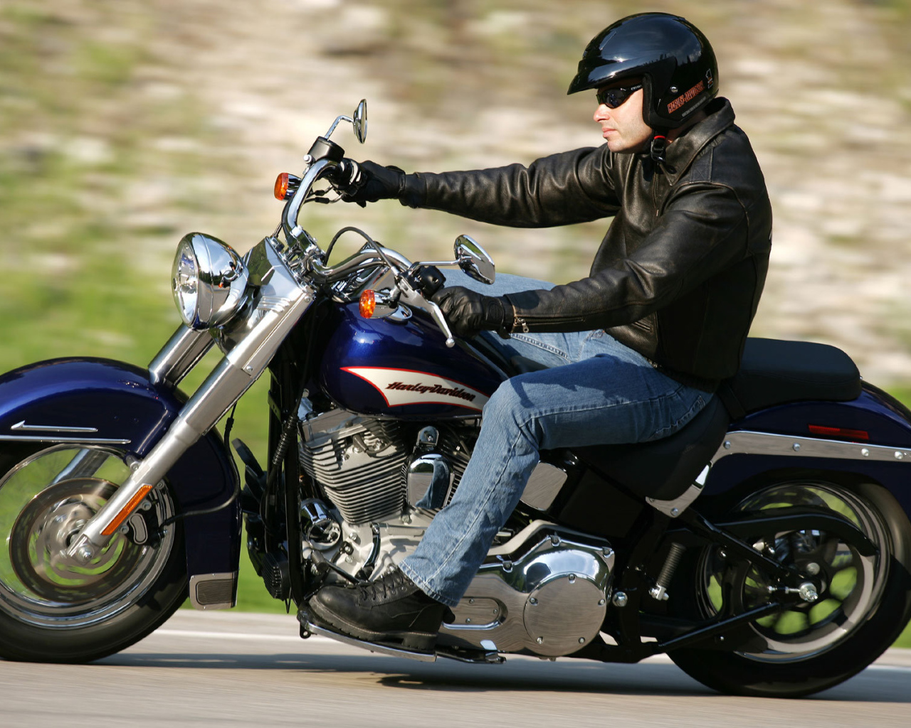 Красивый мотоцикл в москве Harley-Davidson Heritage Softail