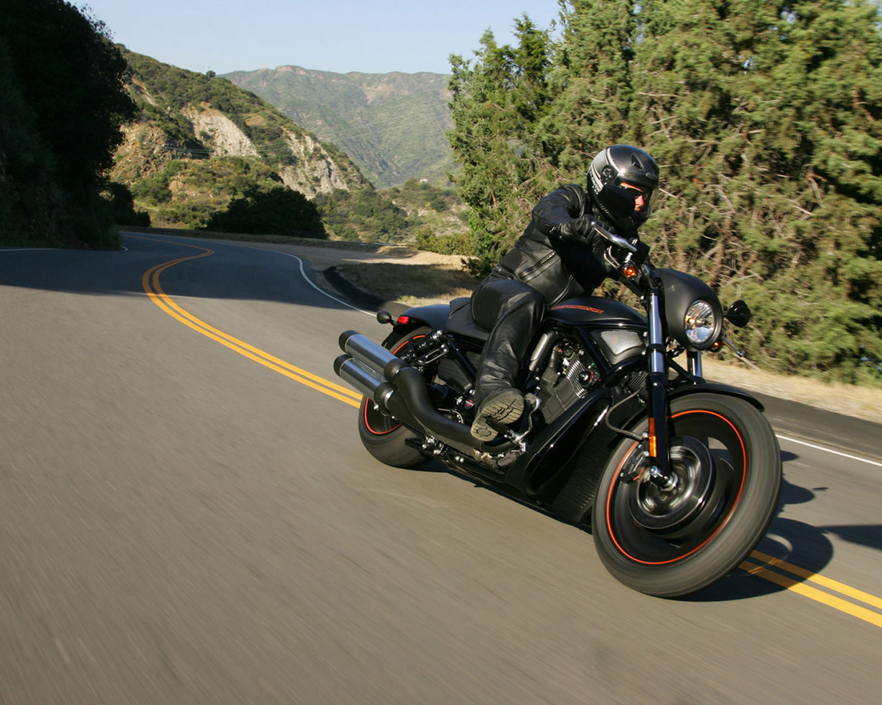 Красивый мотоцикл в москве Harley-Davidson Night Rod Special