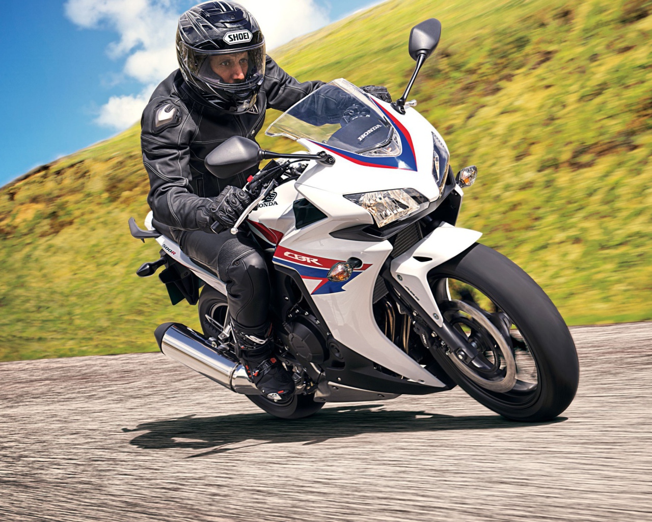 Красивый мотоцикл в москве Honda CBR 500 R