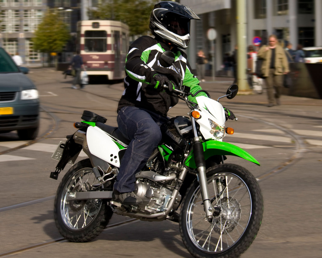 Красивый мотоцикл в москве Kawasaki KLX 125