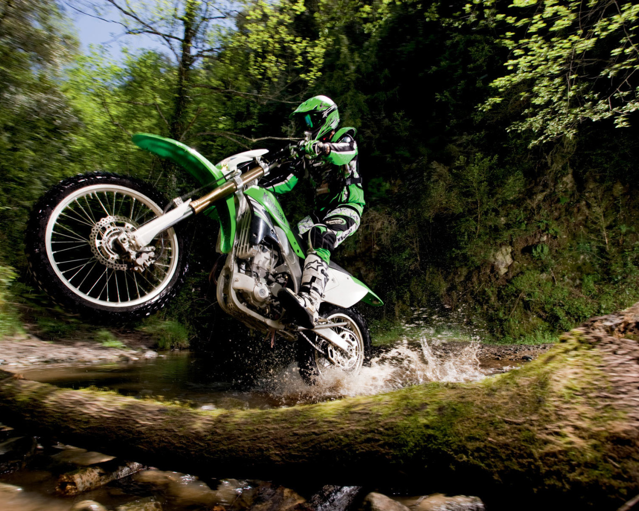 Красивый мотоцикл в москве Kawasaki KLX 450 R