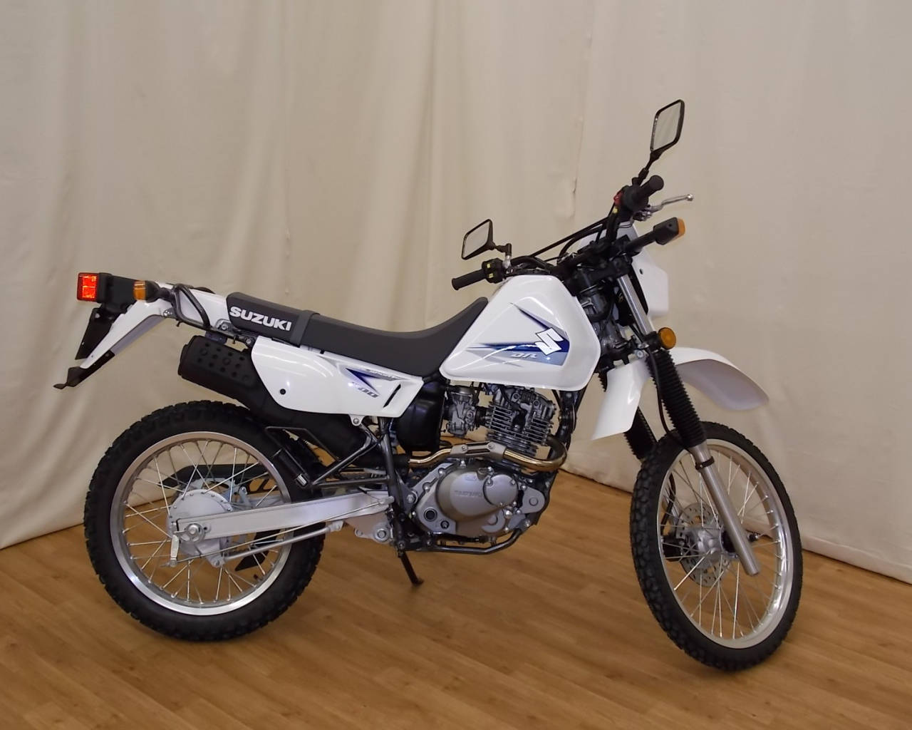 Красивый мотоцикл в москве Suzuki DR 200 SE