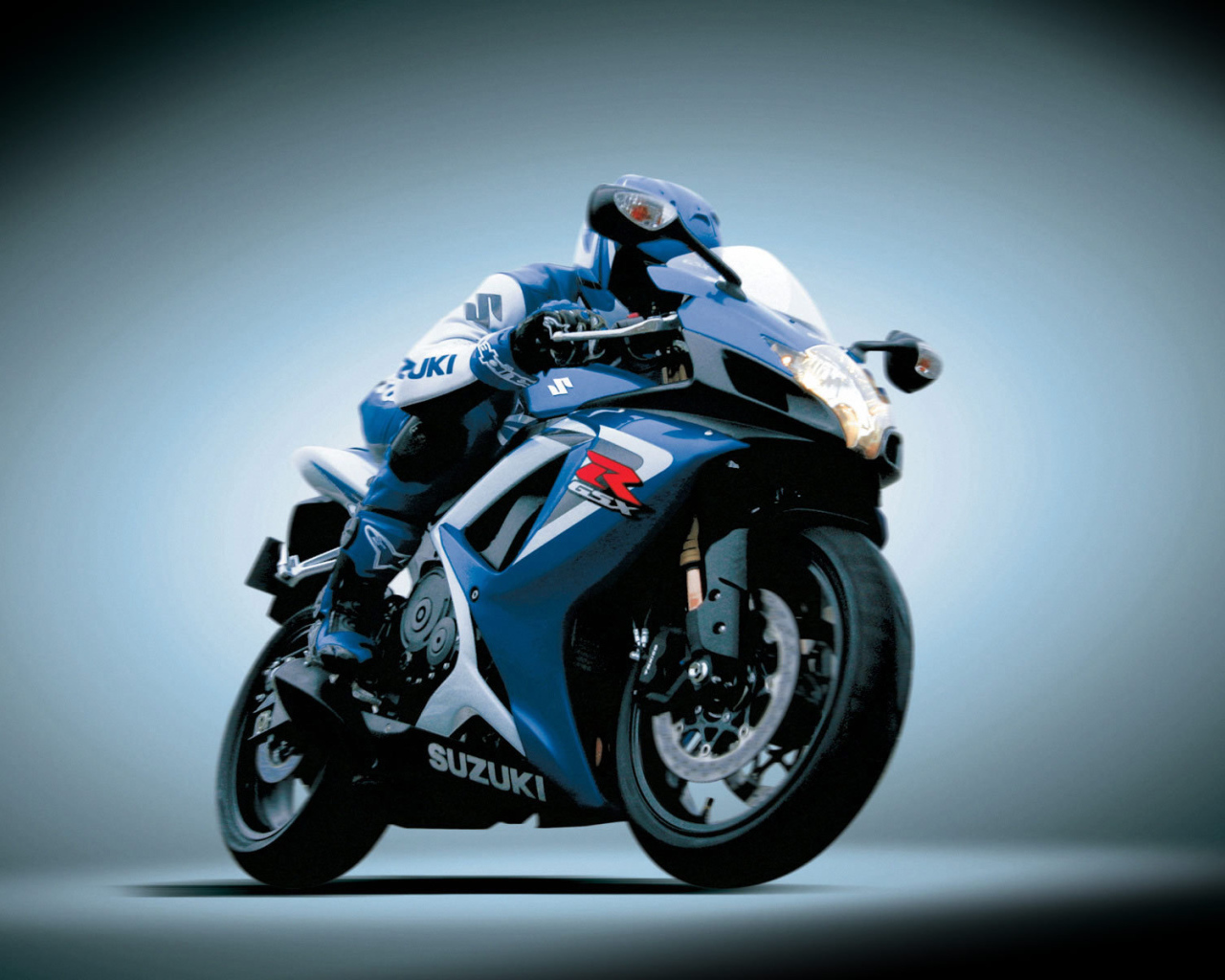 Красивый мотоцикл в москве Suzuki  GSX-R 750