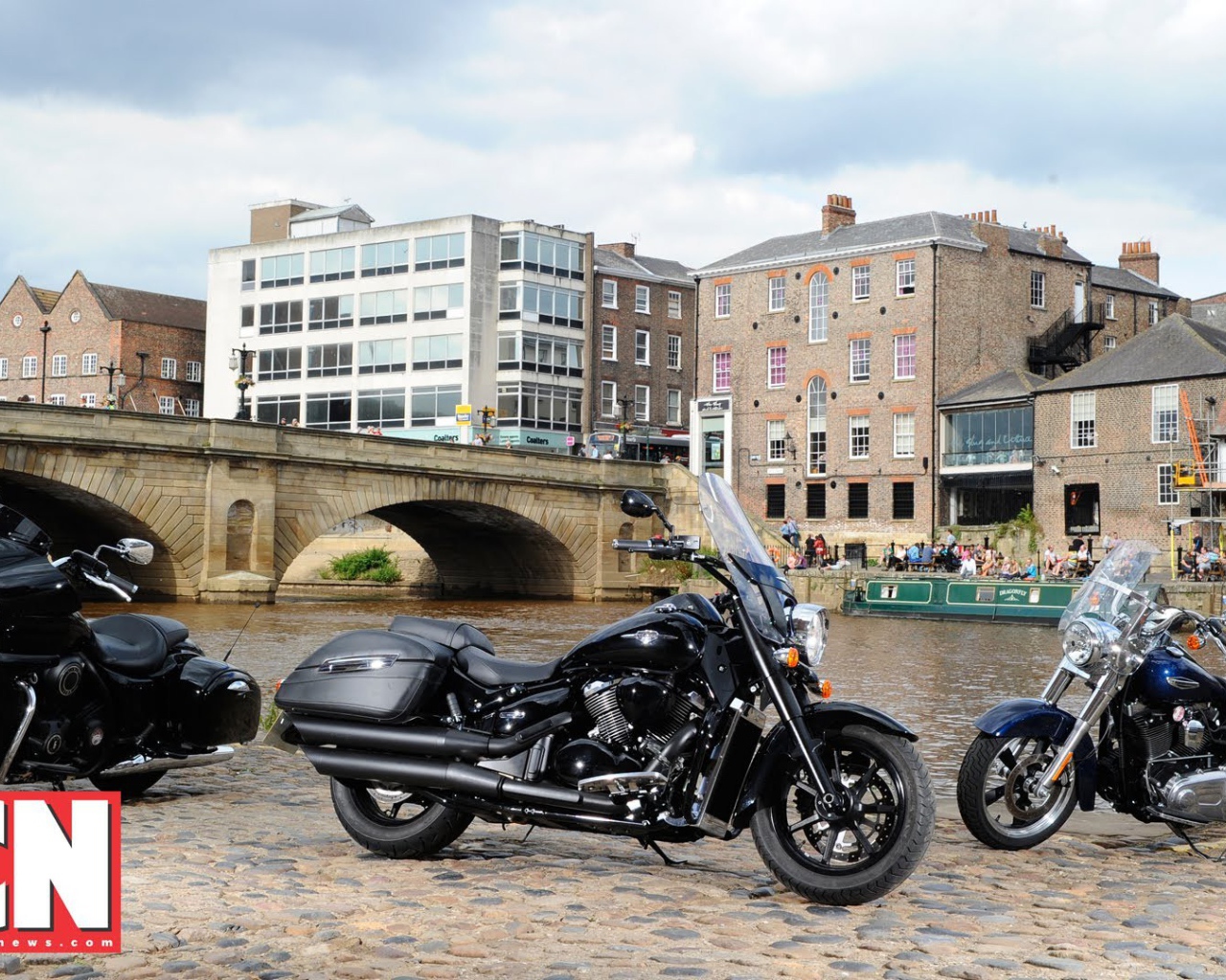 Красивый мотоцикл в москве Suzuki  Intruder C1500T