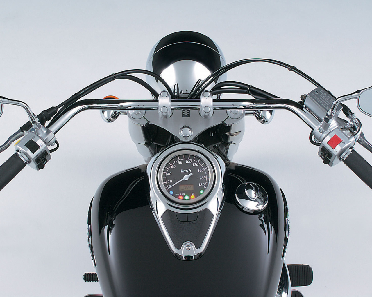 Красивый мотоцикл в москве Suzuki  Intruder C800C