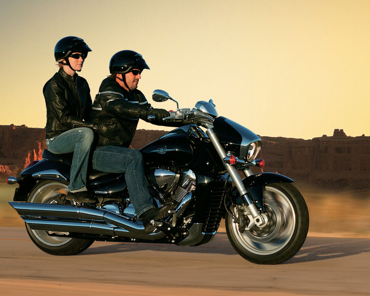 Красивый мотоцикл в москве Suzuki  Intruder M1800 R