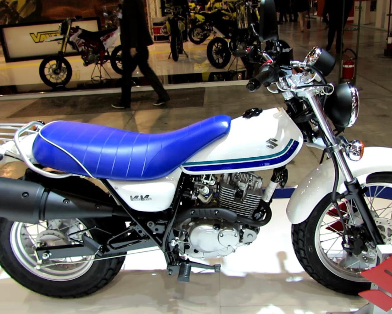 Красивый мотоцикл в москве Suzuki RV 125