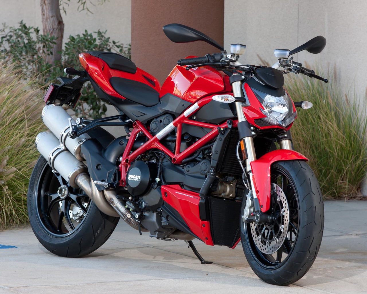 Мотоцикл модели Ducati Streetfighter 848