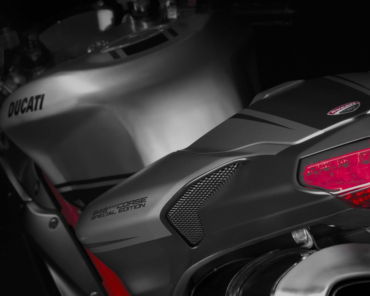 Мотоцикл модели Ducati Superbike 848 Evo