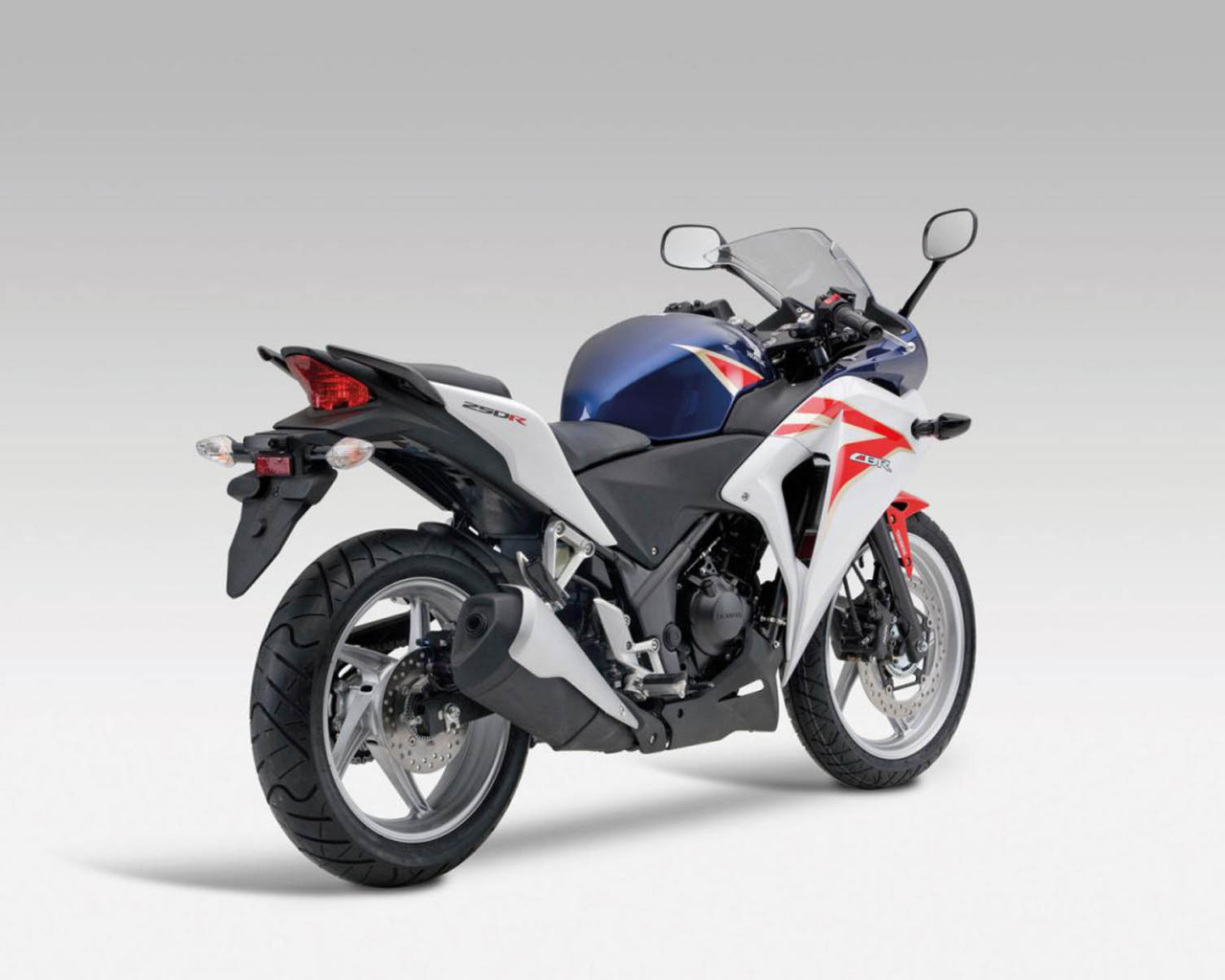 Мотоцикл модели Honda CBR 250 R