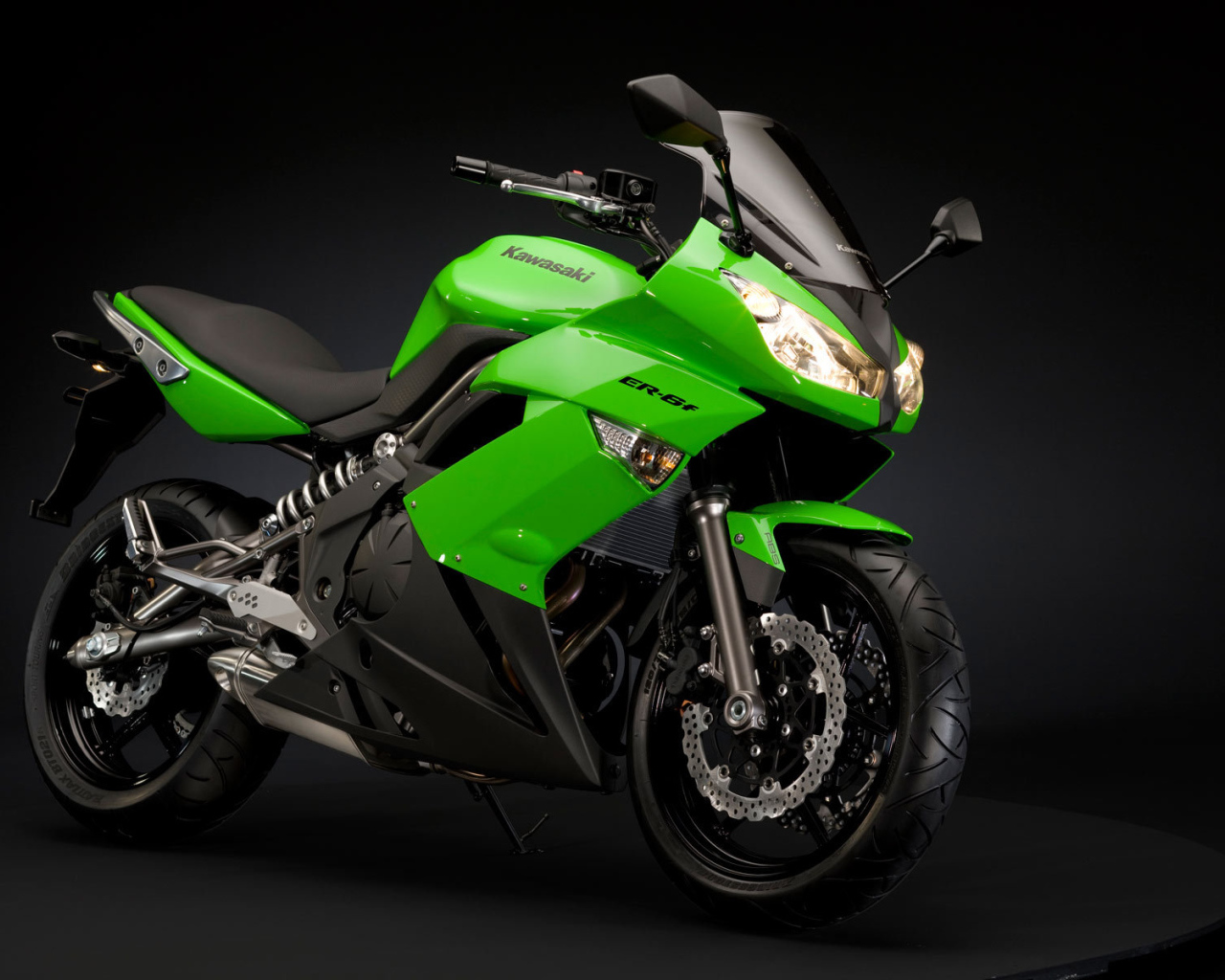 Мотоцикл модели Kawasaki ER-6f