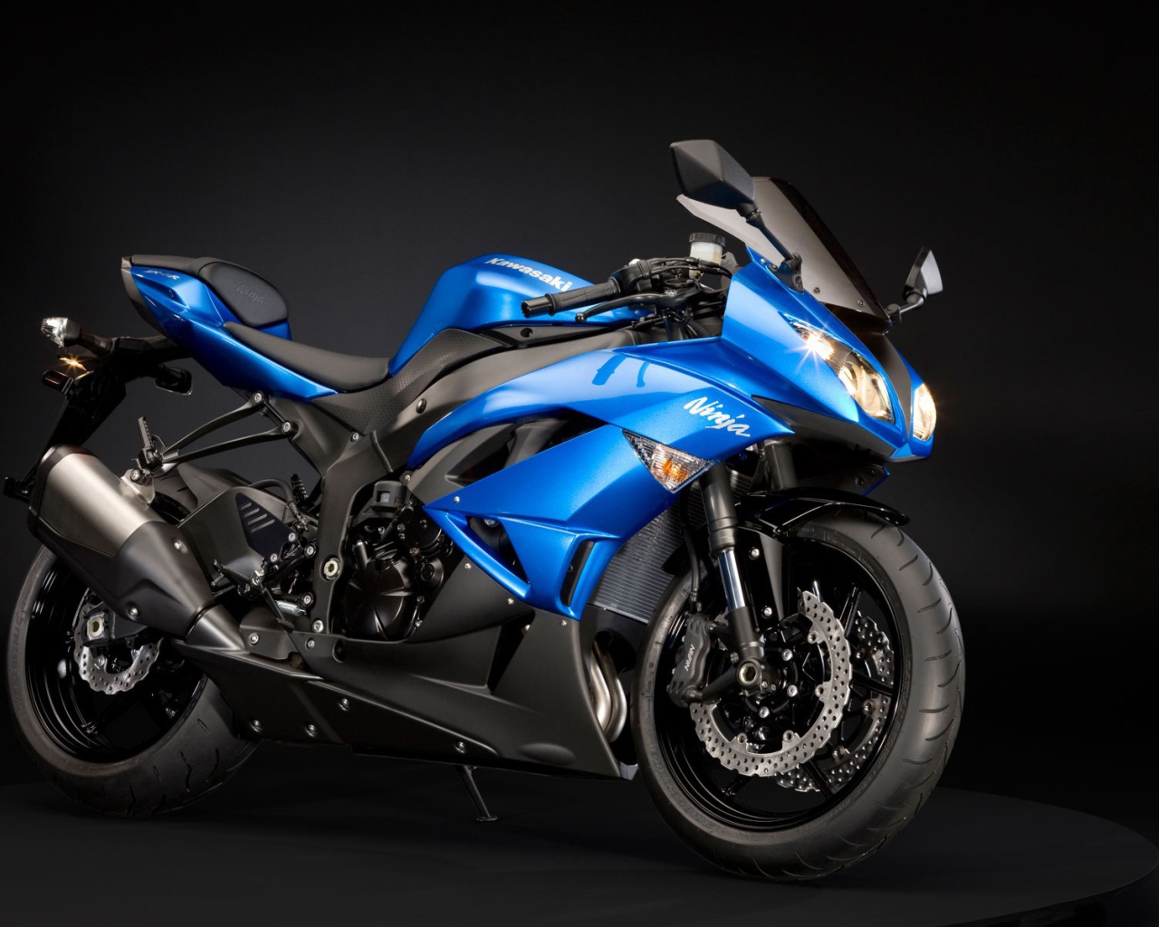 Мотоцикл модели Kawasaki Ninja ZX-10R