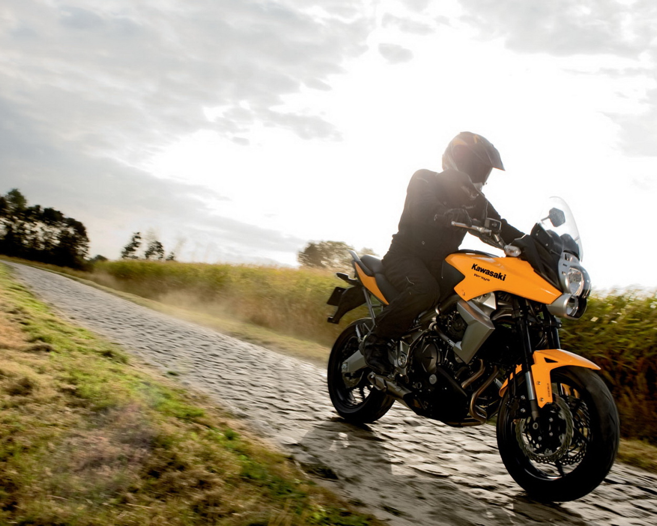 Мотоцикл модели Kawasaki Versys