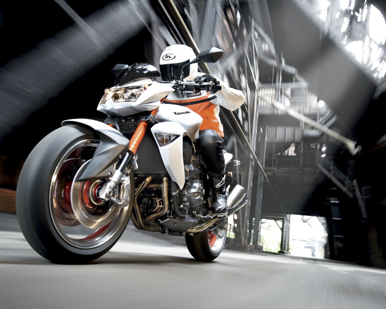 Мотоцикл модели Kawasaki Z 1000