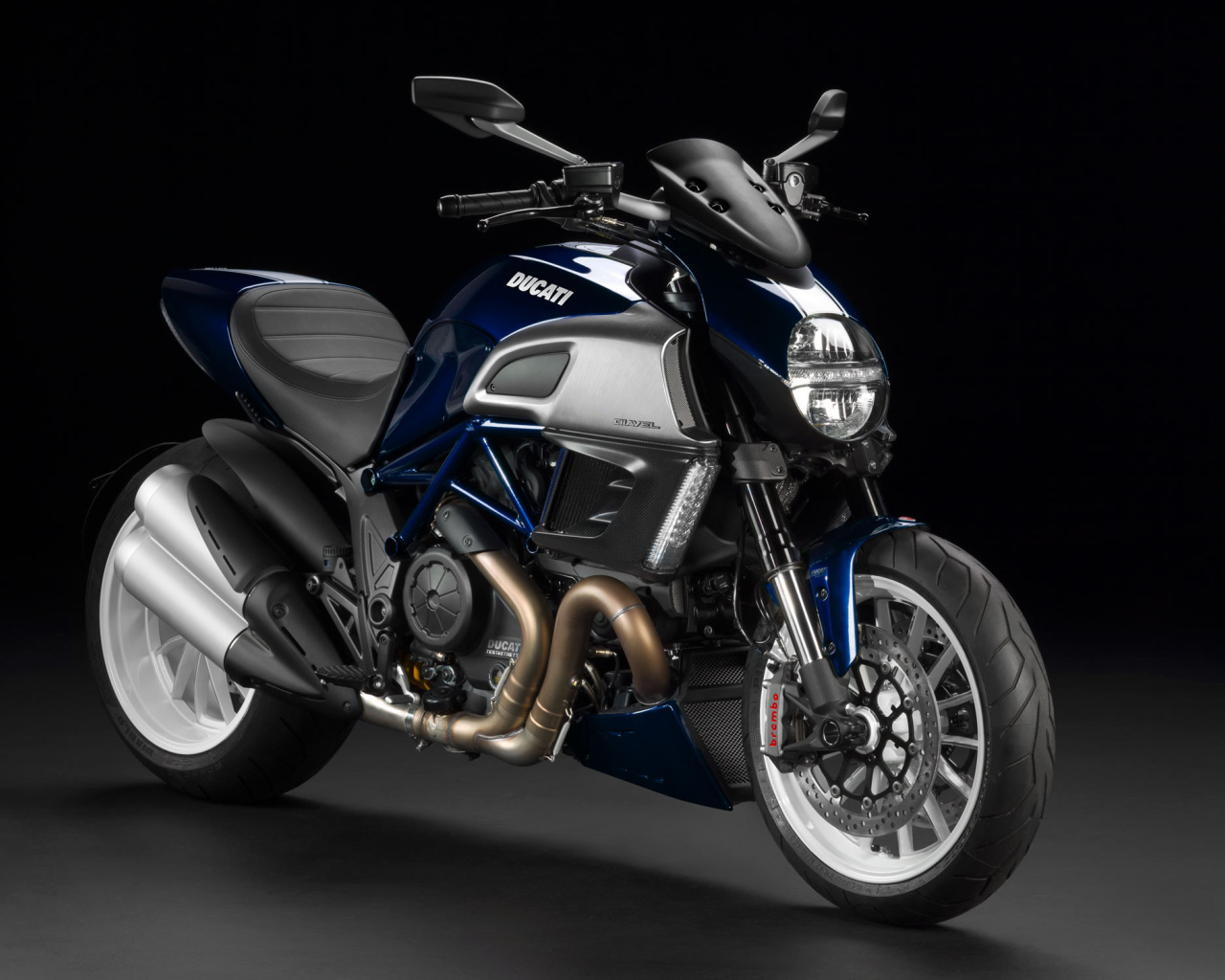 Быстрый мотоцикл Ducati Diavel