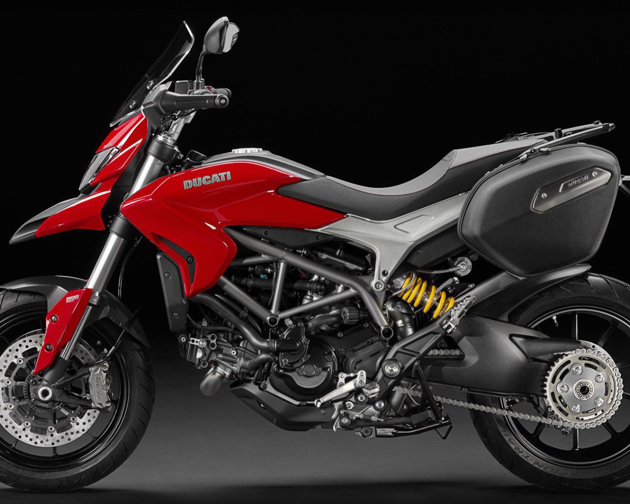 Быстрый мотоцикл Ducati Hyperstrada