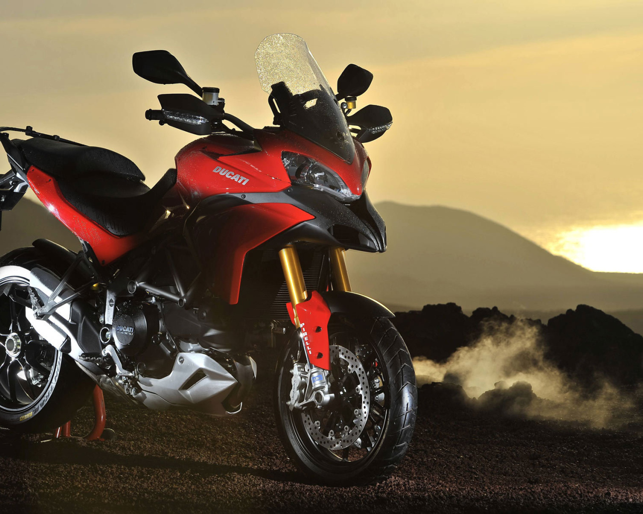 Быстрый мотоцикл Ducati Multistrada 1200