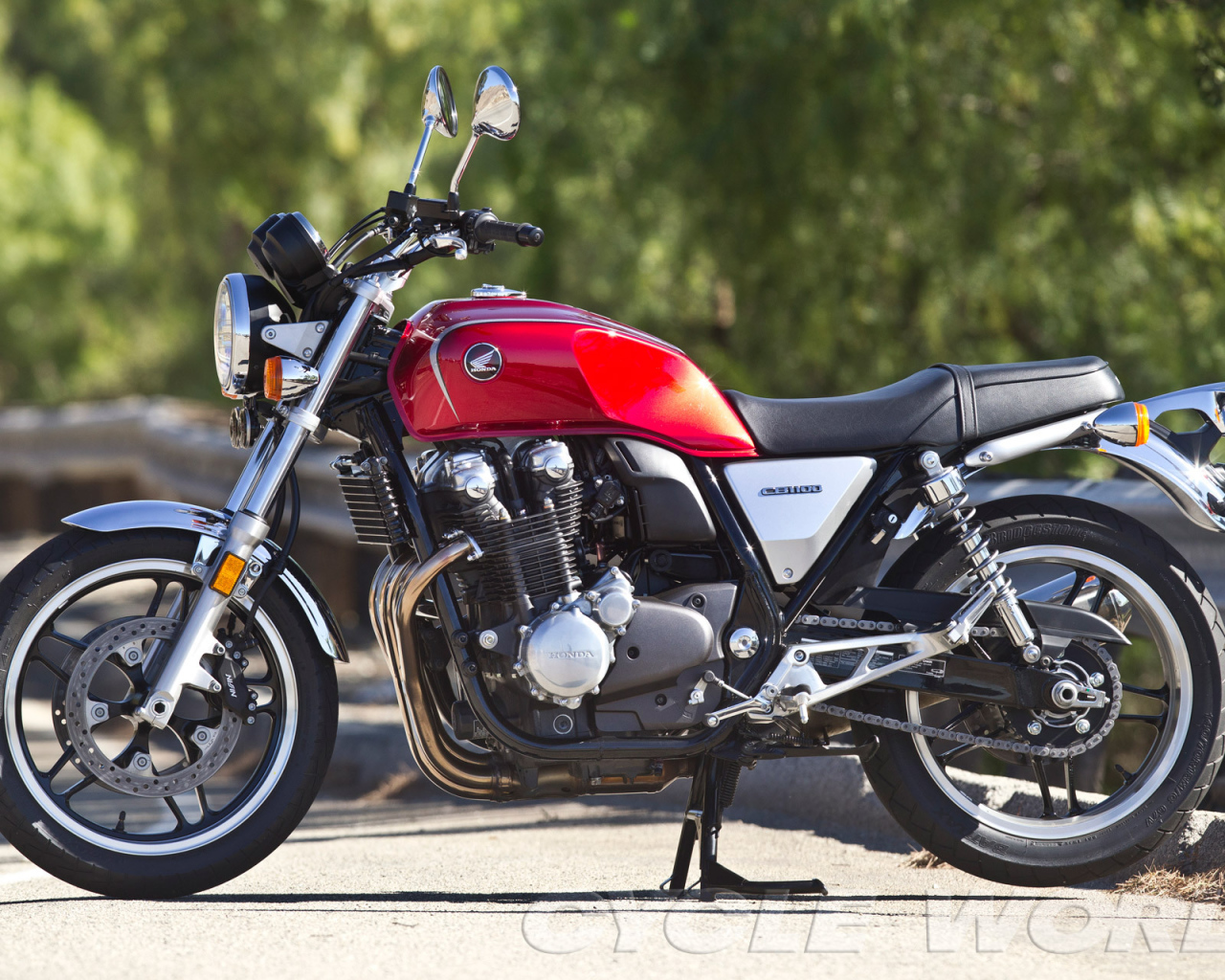 Быстрый мотоцикл Honda CB 1100