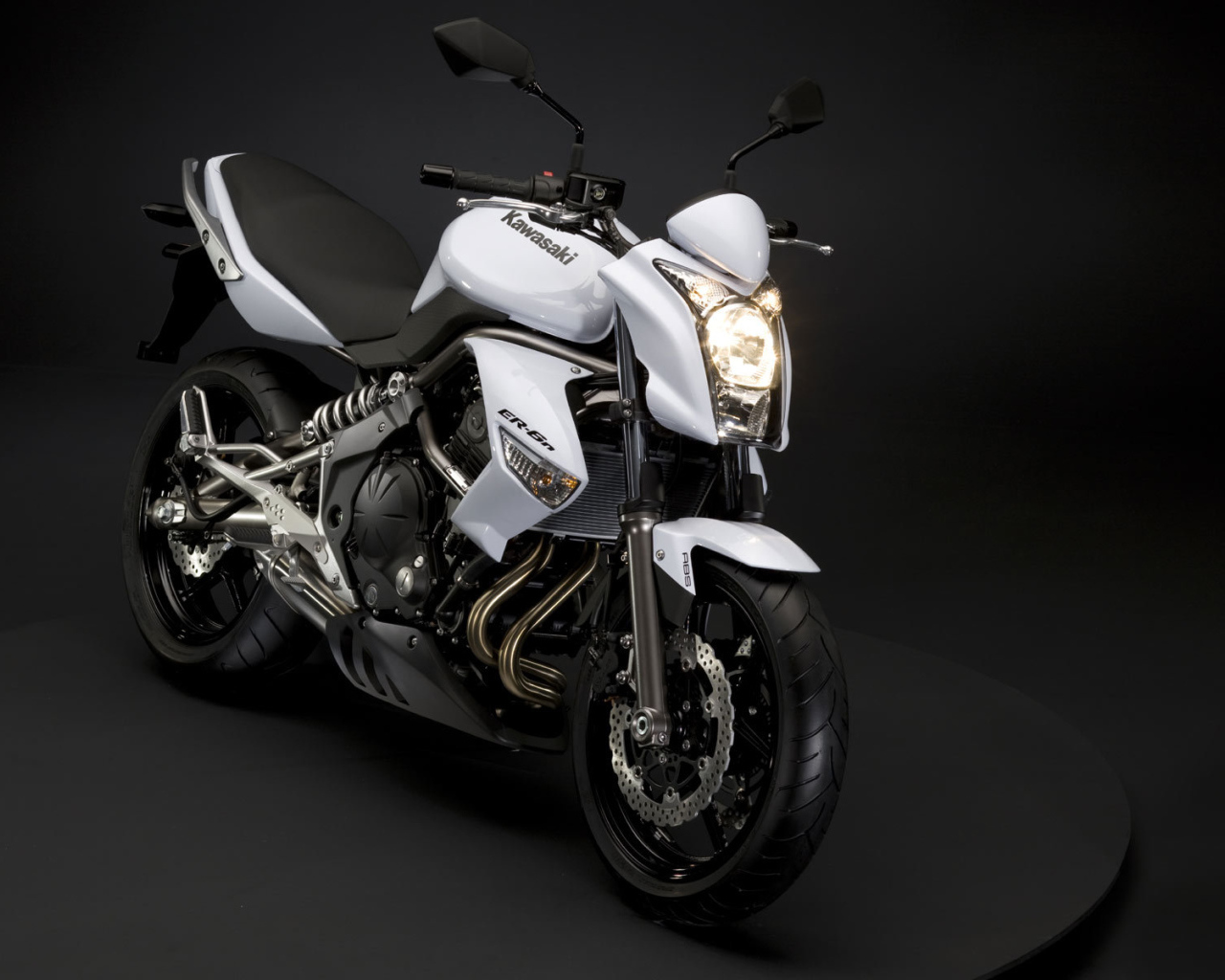 Быстрый мотоцикл Kawasaki ER-6f