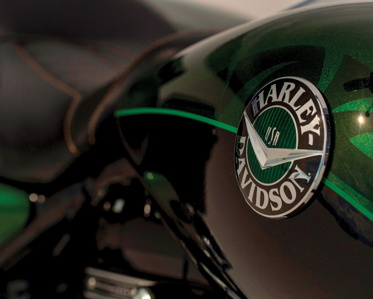 Быстрый мотоцикл Harley-Davidson CVO Road King