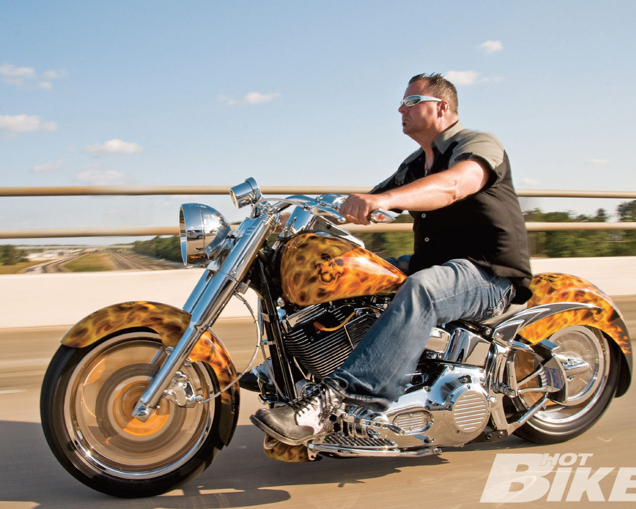 Быстрый мотоцикл Harley-Davidson Fat Boy