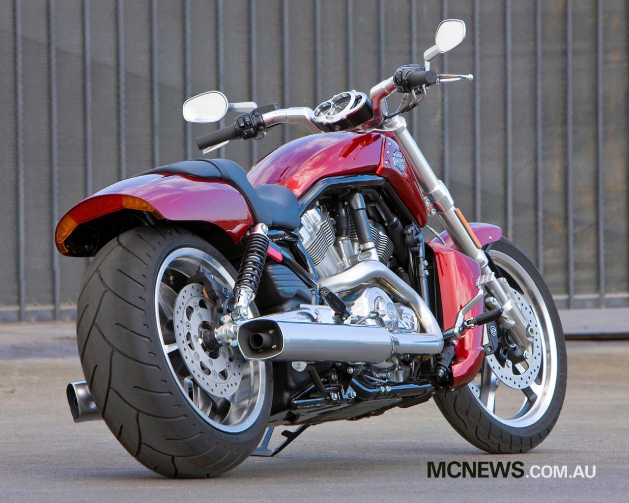 Быстрый мотоцикл Harley-Davidson V-Rod Muscle