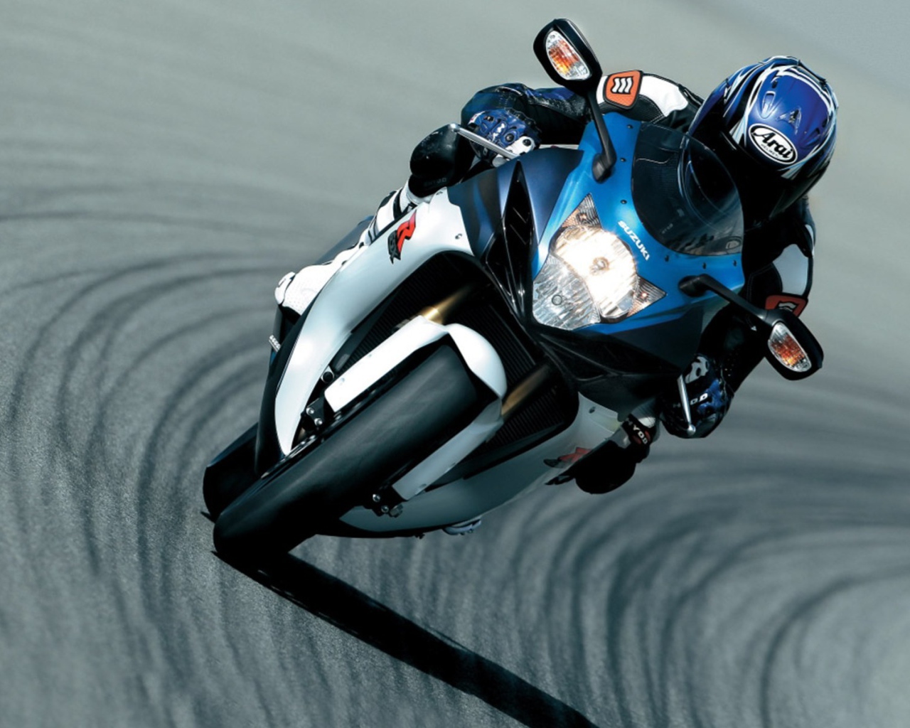 Быстрый мотоцикл Suzuki GSX-R 750