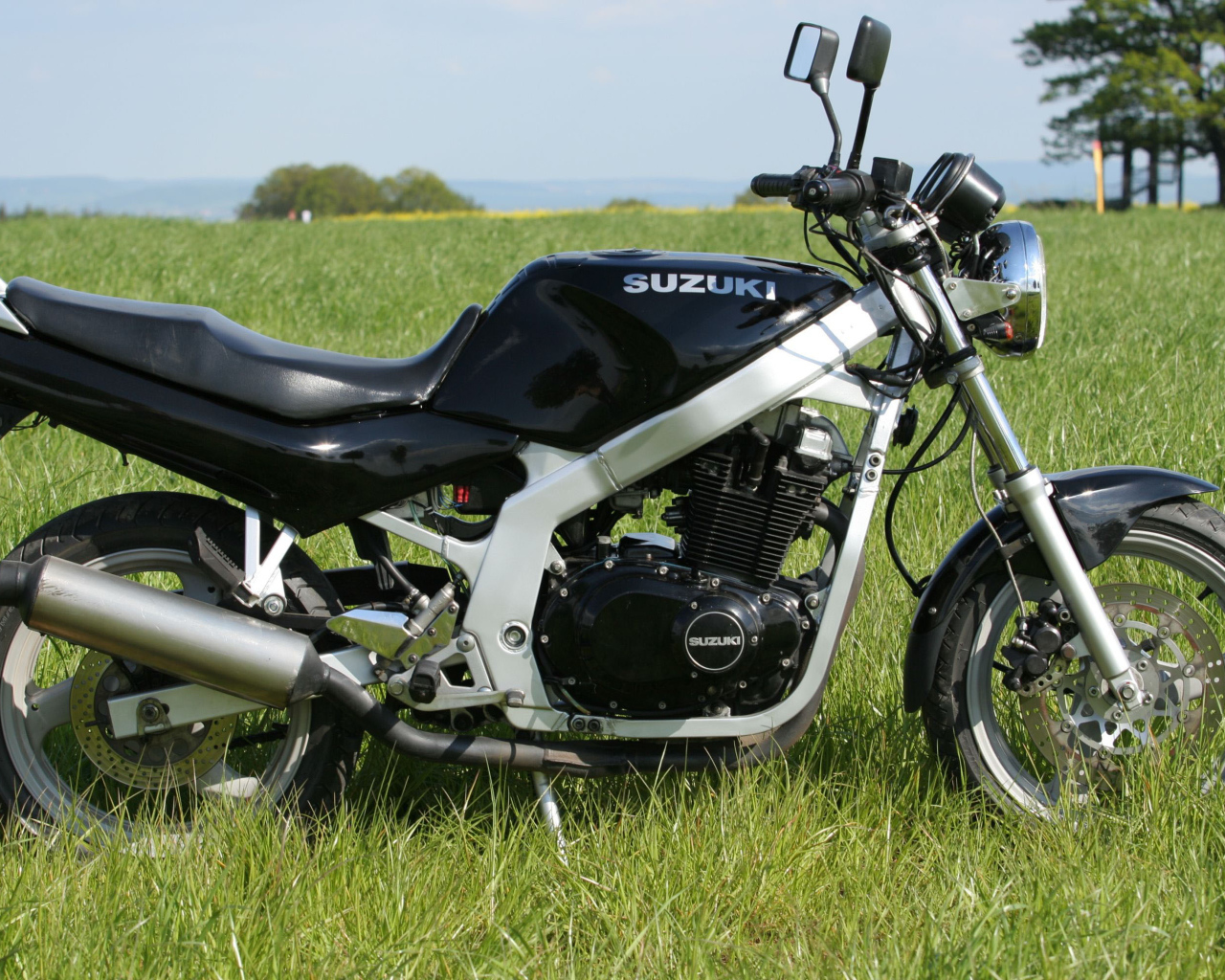 Быстрый мотоцикл Suzuki  GS 500